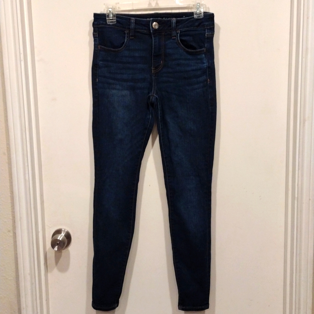 Fit like a 6… American Eagle Next Level Stretch Jegging Size 8  Darker Wash Jean